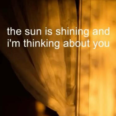 Когда светит солнце, я вспоминаю тебя